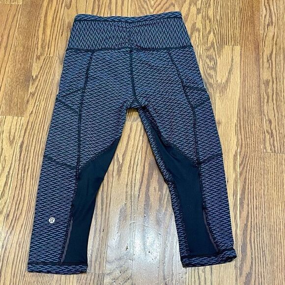 Lululemon Cropped Pocket Mesh Leggings - Picture 2 of 3